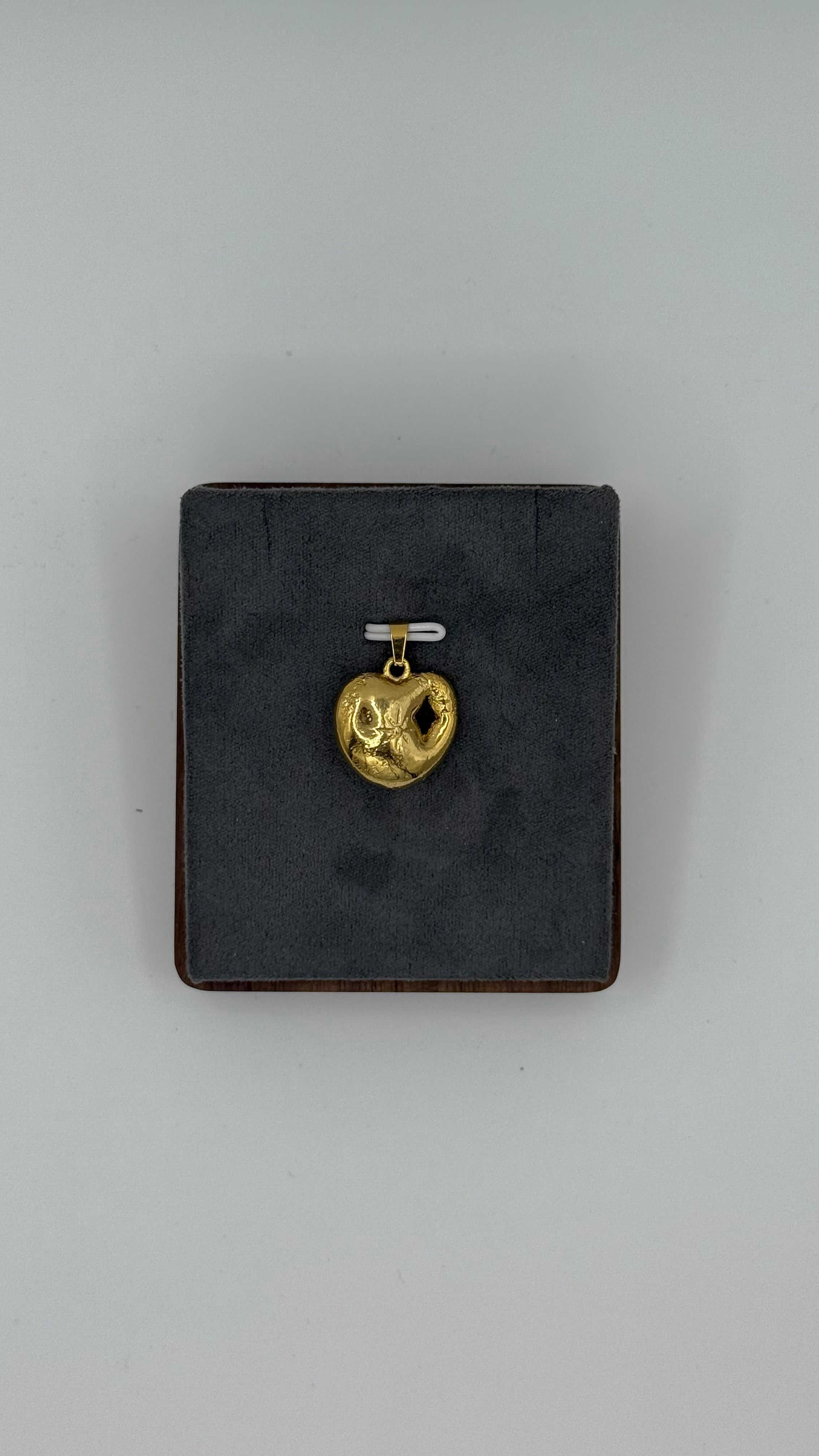 Shooted and Burned Cherry - Collar Oro